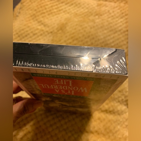 It’s A Wonderful Life VHS Video Tape. New & sealed. Running time 132 mins. B & W - Picture 4 of 4